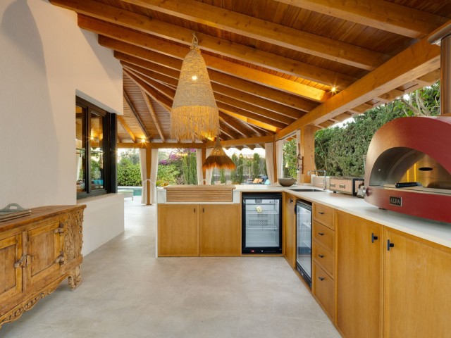 8 Bedrooms Villa in Guadalmina Alta