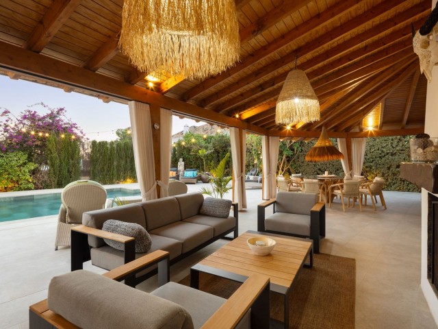 8 Bedrooms Villa in Guadalmina Alta
