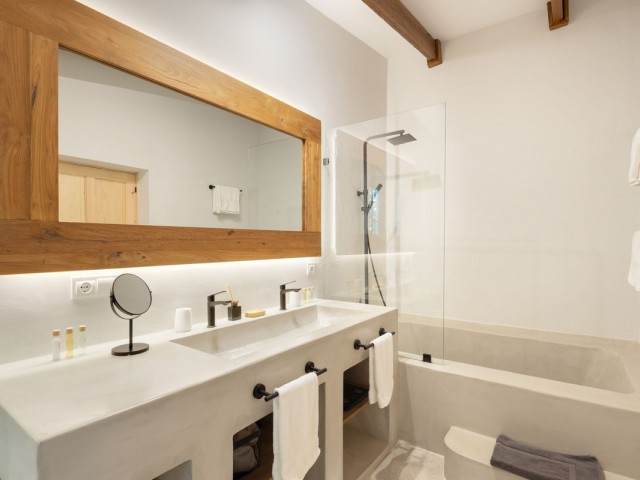 8 Bedrooms Villa in Guadalmina Alta