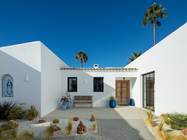 8 Bedrooms Villa in Guadalmina Alta
