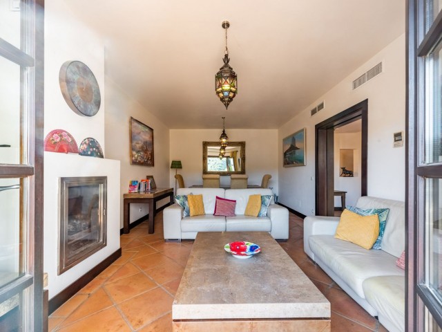 Maison mitoyenne avec 3 Chambres  à Benahavís