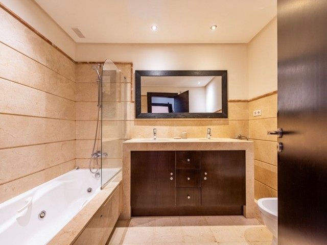 Maison mitoyenne avec 3 Chambres  à Benahavís