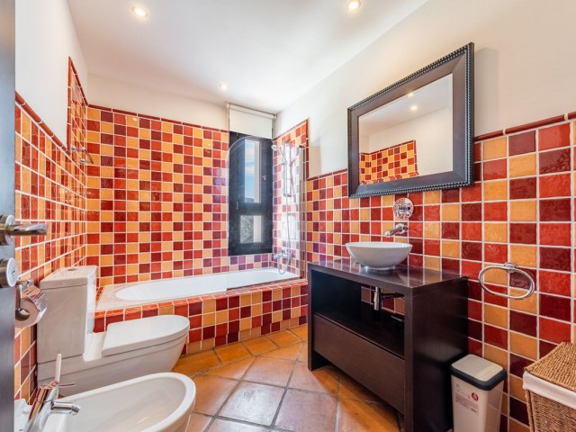 Maison mitoyenne avec 3 Chambres  à Benahavís