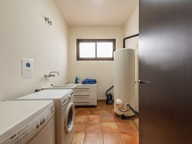 Maison mitoyenne avec 3 Chambres  à Benahavís