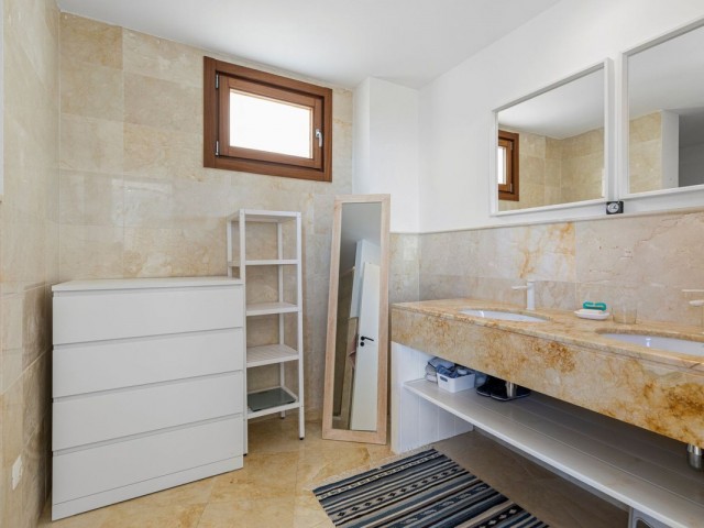 3 Bedrooms Apartment in Altos de los Monteros