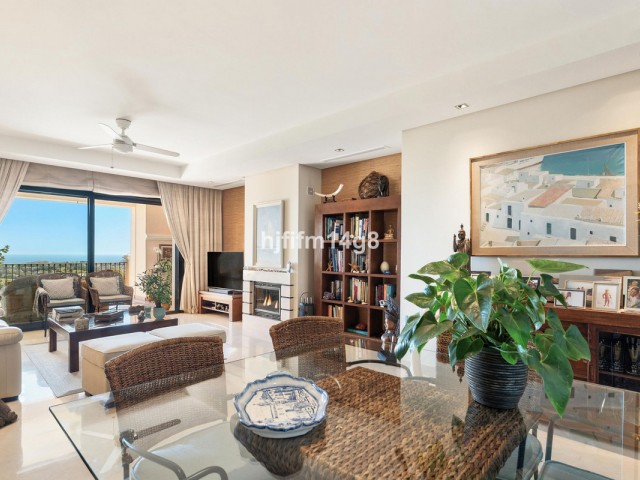 2 Bedrooms Apartment in Benahavís