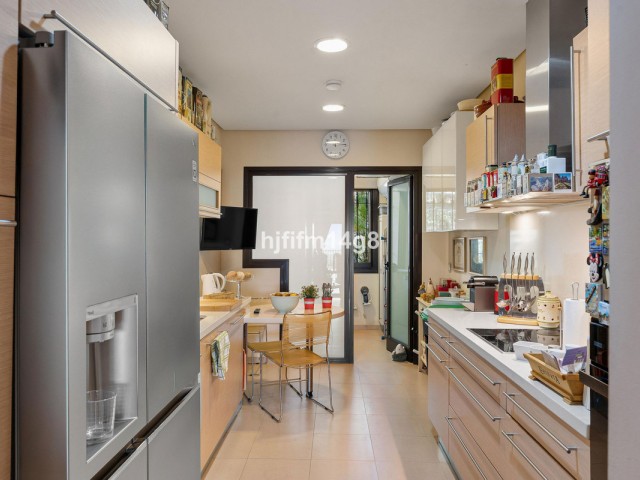 2 Bedrooms Apartment in Benahavís