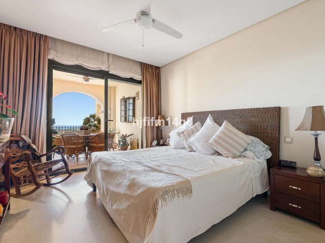 2 Bedrooms Apartment in Benahavís