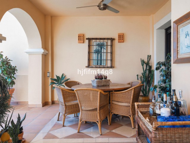 2 Bedrooms Apartment in Benahavís