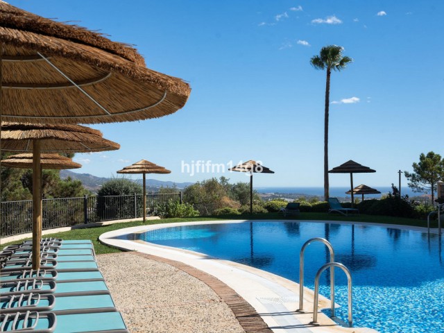 2 Bedrooms Apartment in Benahavís