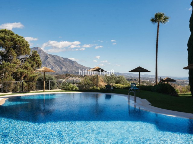 2 Bedrooms Apartment in Benahavís