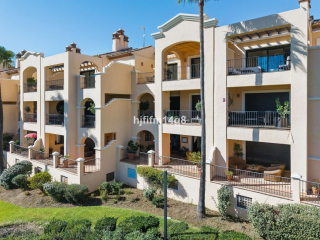 2 Bedrooms Apartment in Benahavís