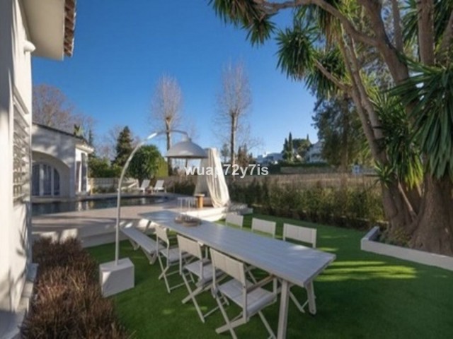 4 Bedrooms Villa in Guadalmina Alta