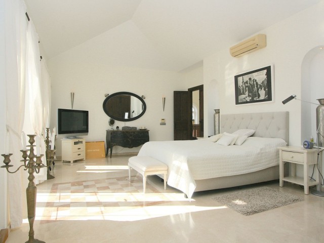 5 Bedrooms Villa in Mijas