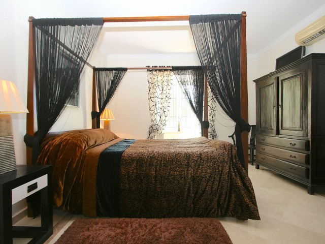 5 Bedrooms Villa in Mijas