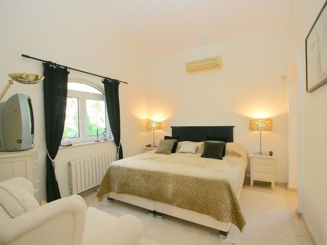 5 Bedrooms Villa in Mijas