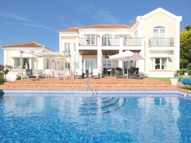5 Bedrooms Villa in Mijas