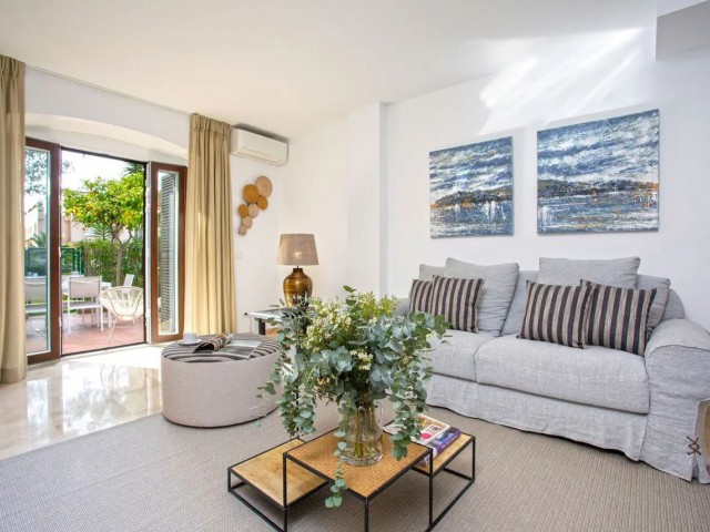 2 Bedrooms Townhouse in Estepona