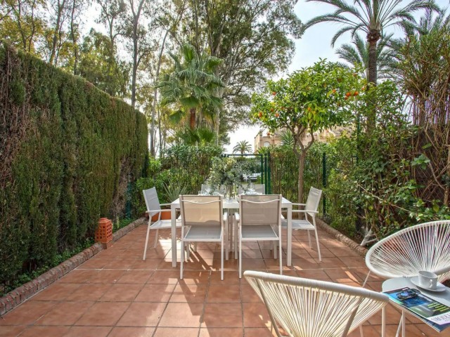 2 Bedrooms Townhouse in Estepona