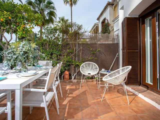 2 Bedrooms Townhouse in Estepona