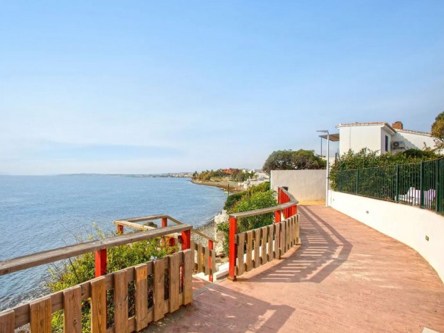 2 Bedrooms Townhouse in Estepona