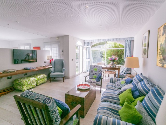 Appartement avec 3 Chambres  à Guadalmina Baja