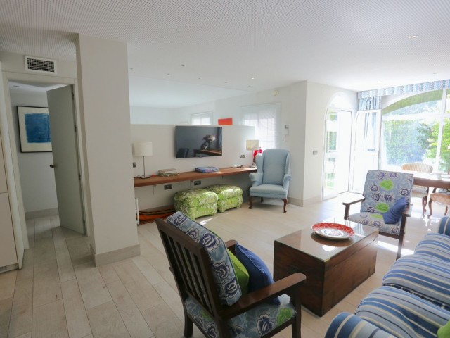 Appartement avec 3 Chambres  à Guadalmina Baja