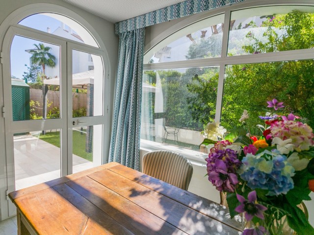 Appartement avec 3 Chambres  à Guadalmina Baja