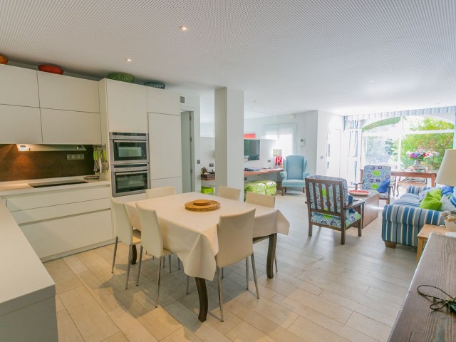 Appartement avec 3 Chambres  à Guadalmina Baja