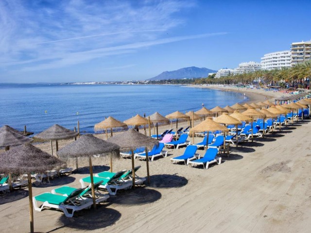 Maison mitoyenne avec 3 Chambres  à Marbella