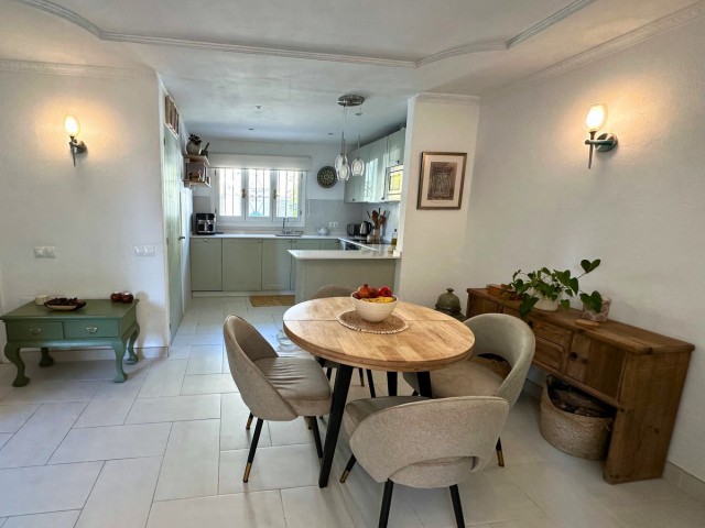 Maison mitoyenne avec 3 Chambres  à Mijas