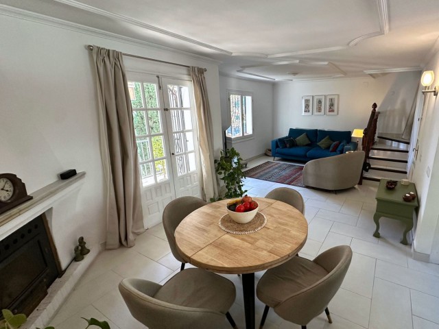 Maison mitoyenne avec 3 Chambres  à Mijas