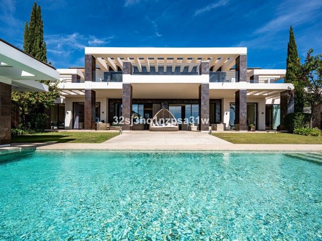 8 Sovrums Villa i Benahavís