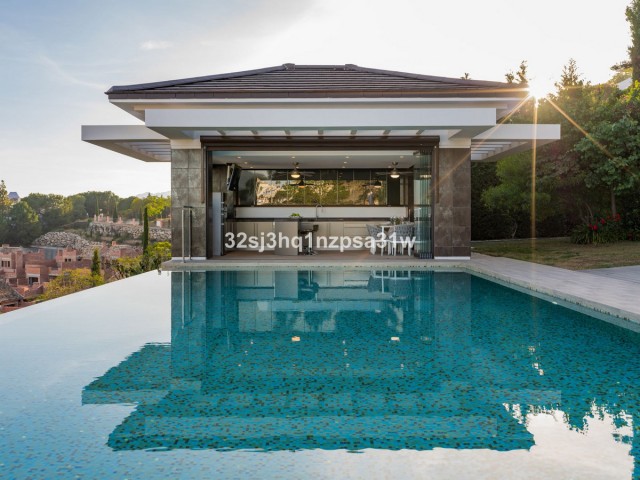 8 Sovrums Villa i Benahavís