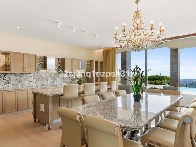 8 Sovrums Villa i Benahavís