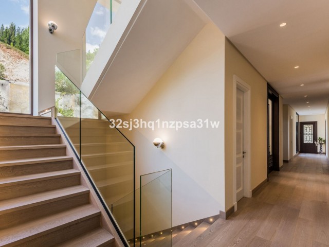 8 Sovrums Villa i Benahavís