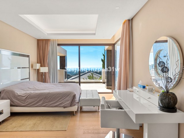 8 Sovrums Villa i Benahavís