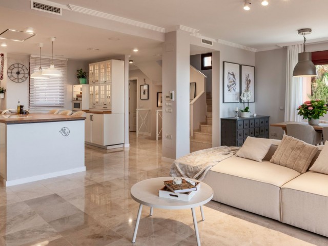 4 Bedrooms Townhouse in El Paraiso