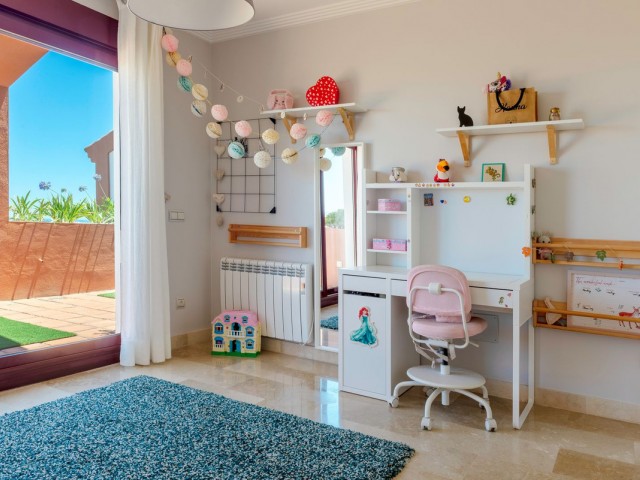 4 Bedrooms Townhouse in El Paraiso