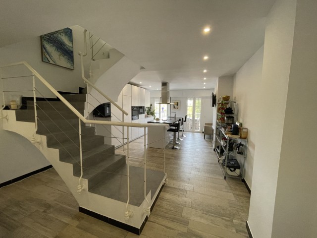 2 Bedrooms Townhouse in Nueva Andalucía