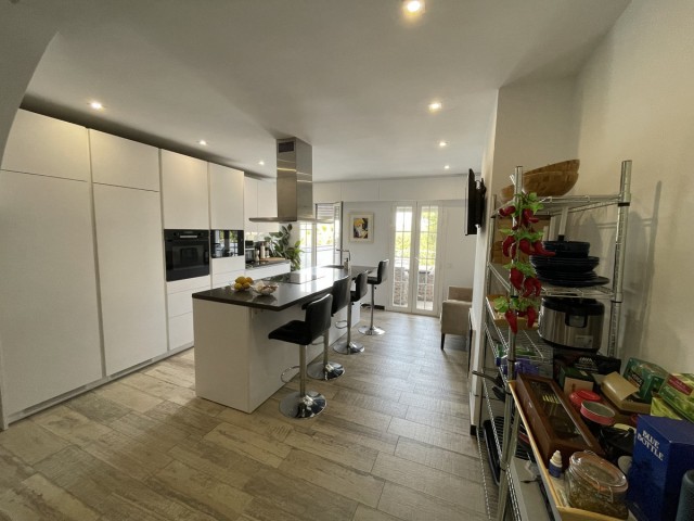 2 Bedrooms Townhouse in Nueva Andalucía