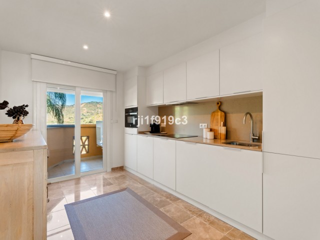 2 Bedrooms Apartment in Elviria