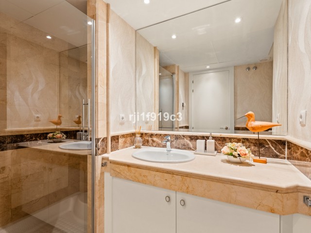 2 Bedrooms Apartment in Elviria