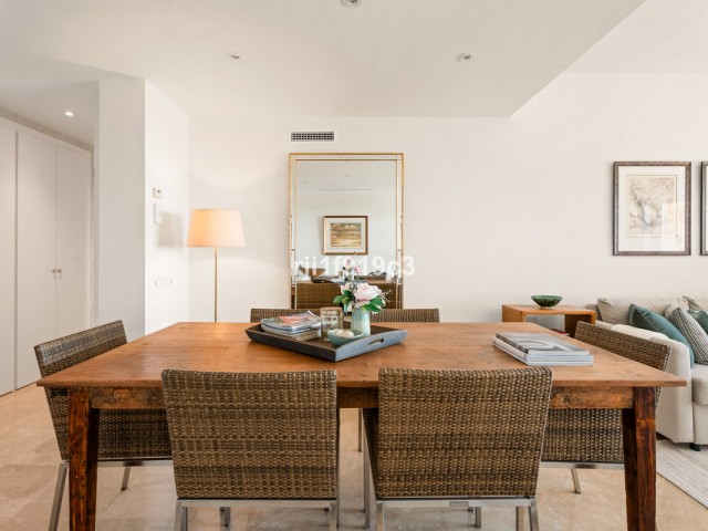 2 Bedrooms Apartment in Elviria