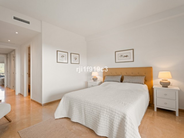 2 Bedrooms Apartment in Elviria