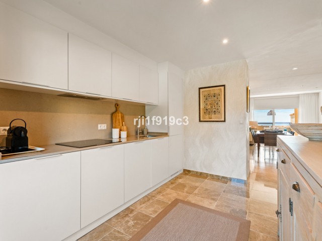 2 Bedrooms Apartment in Elviria