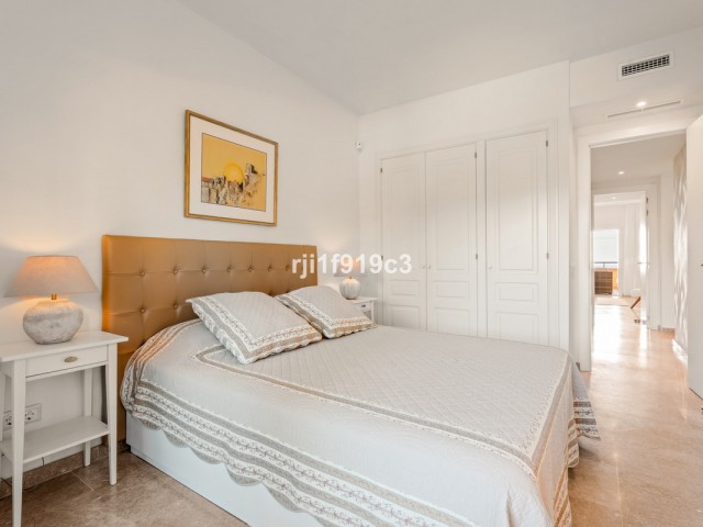 2 Bedrooms Apartment in Elviria