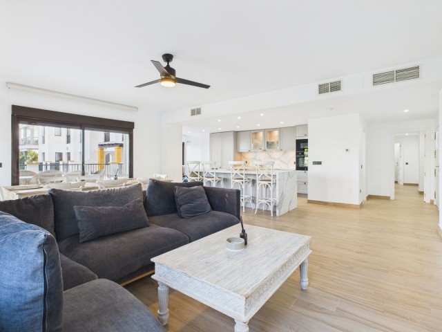 Apartamento con 3 Dormitorios  en La Duquesa