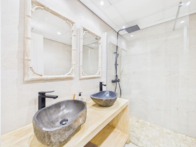 Apartamento con 3 Dormitorios  en La Duquesa