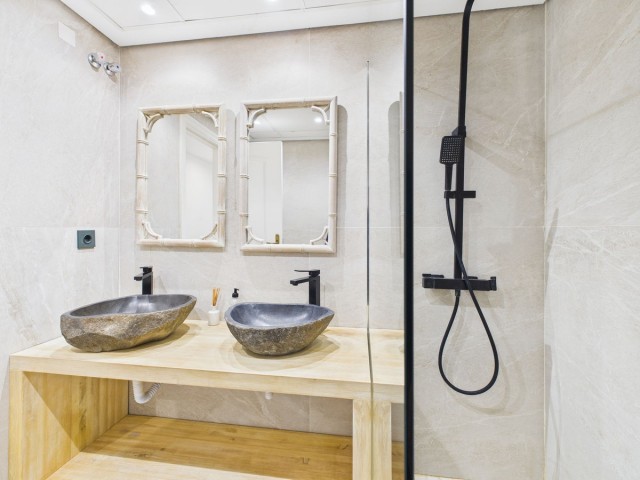 Apartamento con 3 Dormitorios  en La Duquesa